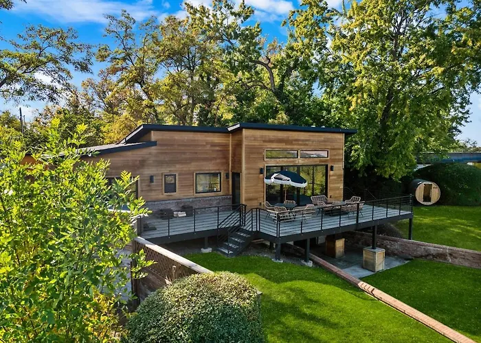 Stunning Views - High End 4Br Home With Hot Tub And Sauna