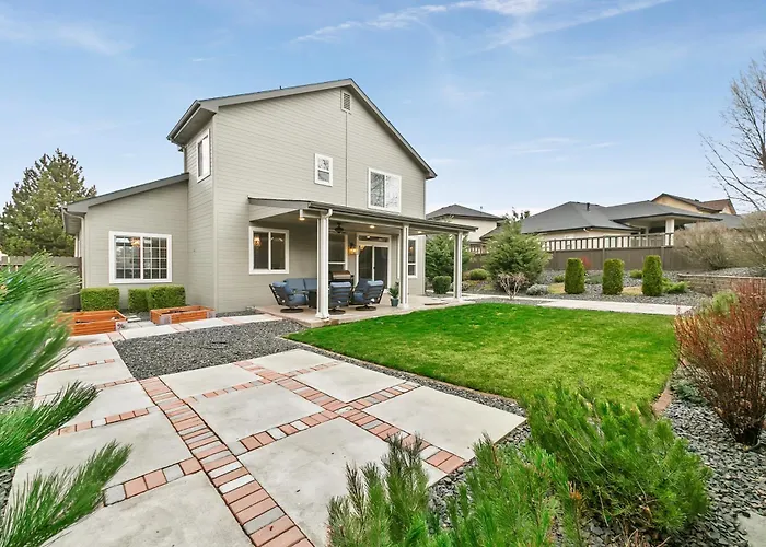 Boise Hills Luxurious Retreat