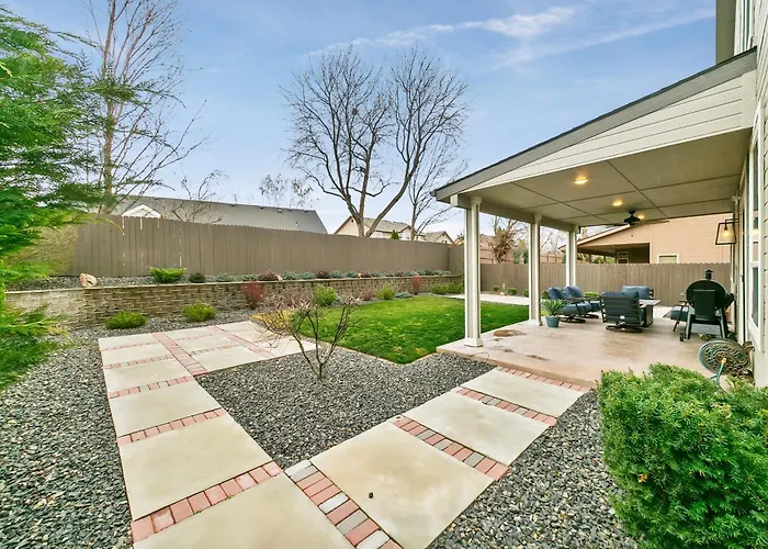 Boise Hills Luxurious Retreat